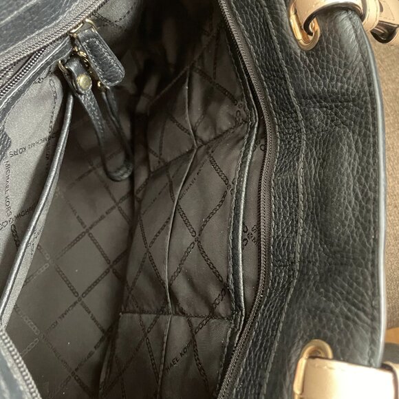 MICHAEL KORS Bedford Pocket Tote Bag - Picture 9 of 12